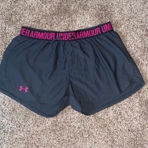 HNDER ARMOUR SHORTS BREAST CANCER EDITION